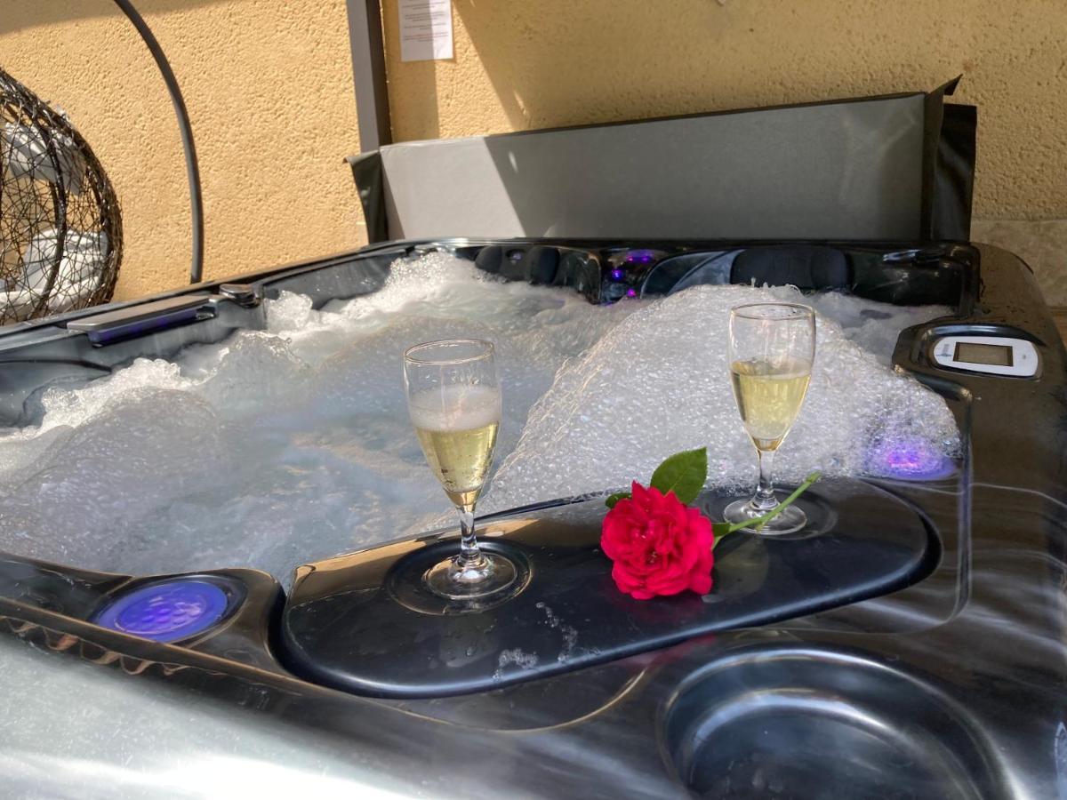 Frayssinet-le-Gélat Gite Des Combes Blanches Avec Piscine Et Jacuzzi מראה חיצוני תמונה